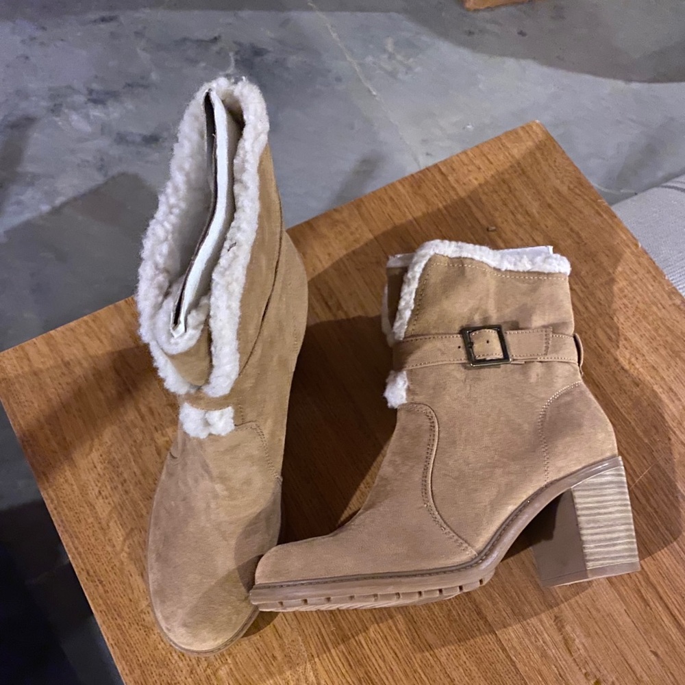 Cute Woman’s Ankle Buckle Boots